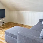 Front In With Kitchen Holiday home *