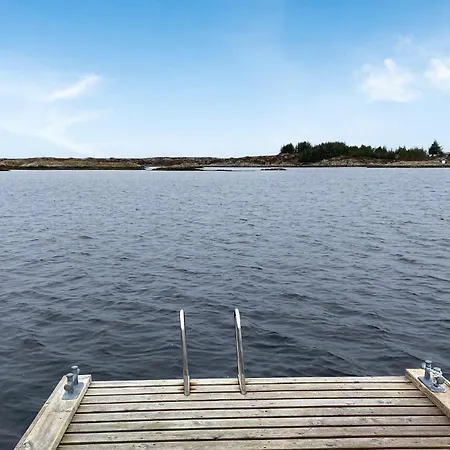 Feriehus Front In With Kitchen Smola