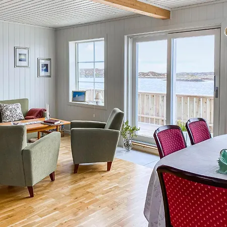 Front In With Kitchen * Smola