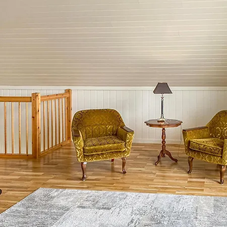 Feriehus Front In With Kitchen Smola