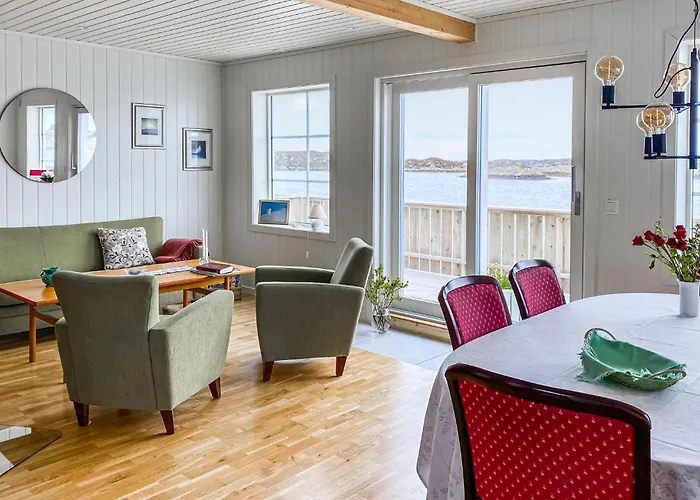 Front In With Kitchen * Smola