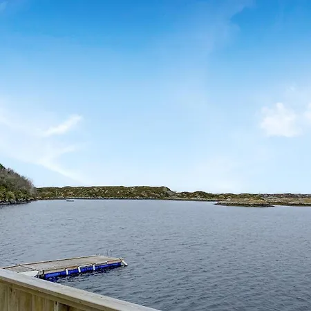 Vakantiehuis Front In With Kitchen Smola