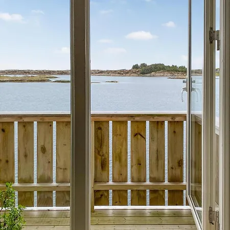 Vakantiehuis Front In With Kitchen Smola